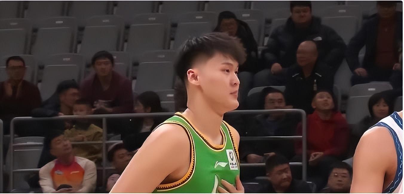 世界杯安装教程-辽宁男篮，昨晚比赛用了一名新人，表现不错，但很快又被换了下去