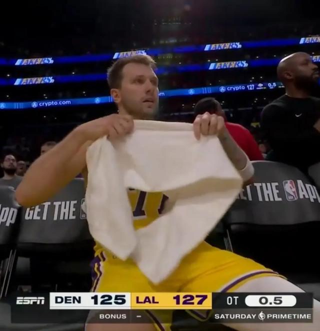 世界杯安装教程-第3了！西部第3了！你还真别说，湖人真是强队！人家真三巨|东契奇|奥斯汀·里夫斯|洛杉矶湖人队|卢卡-东契奇|丹佛掘金队_新浪体育_新浪新闻