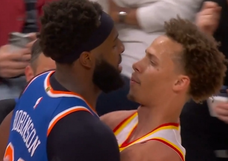 世界杯安装教程-NBA官方罚单：罗宾逊丹尼尔斯冲突各罚5万和2.5万 均无需禁赛